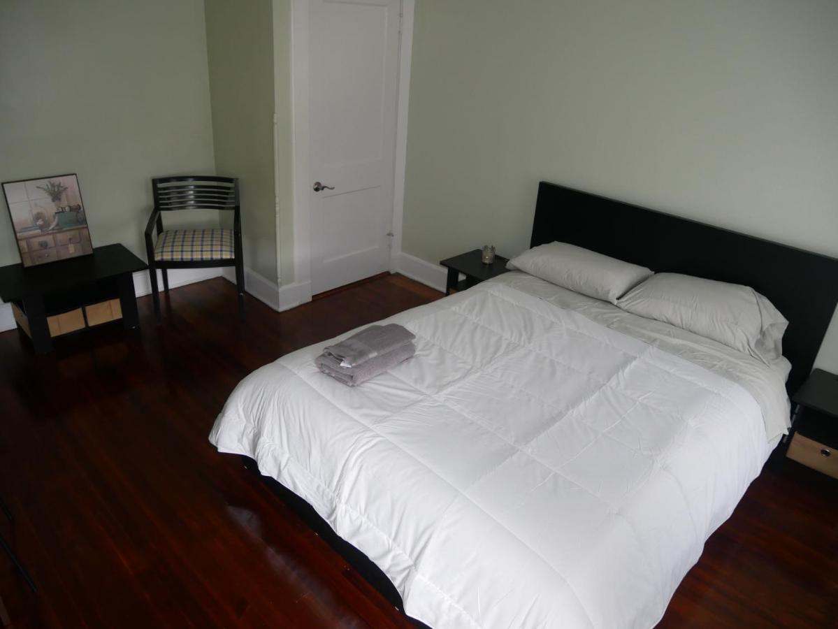 Arrivals & Departures Bed and Breakfast Elizabeth Exteriör bild